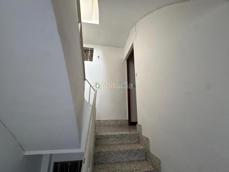 Foto c95bd6b5-5743-4371-b8ac-d371e58793cf. Édifice dans Almoines