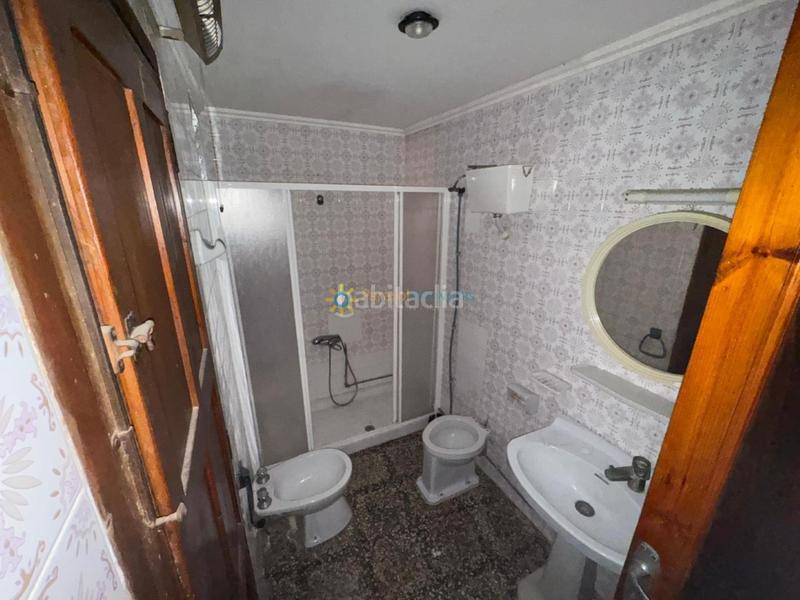 Foto eb2d8ef7-37d7-46a7-9e2b-e7201ad30d8d. Édifice dans Almoines