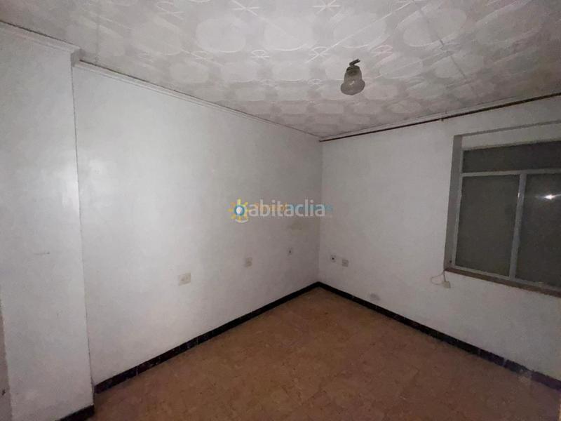 Foto ed19aa1b-2dfe-4b5e-b4bc-19868b156205. Édifice dans Almoines