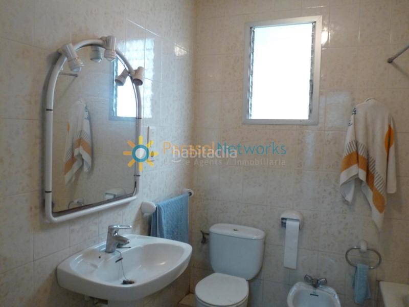 Foto 1811934f-7e73-4ec0-808a-2076e9a3b97e. Locale commerciale in Piles