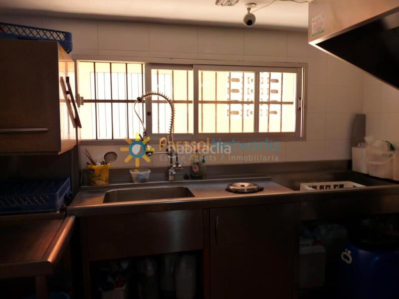 Foto c8ae1e0c-c5c5-44b9-8e29-43ed1c651ba8. Locale commerciale in Piles