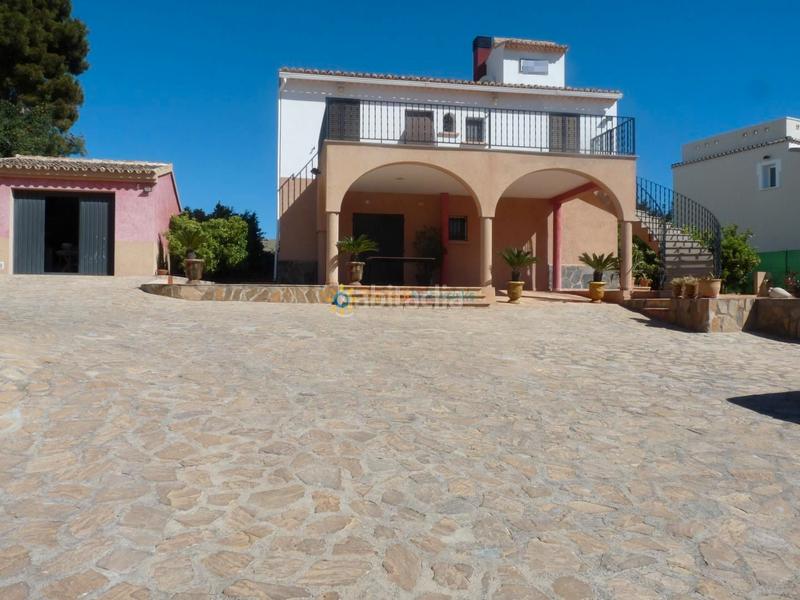 Foto 43b7f270-66fa-4055-9ec5-94ee477554b6. Chalet avec cheminée chauffage parking piscine dans Font d´en Carròs (la)