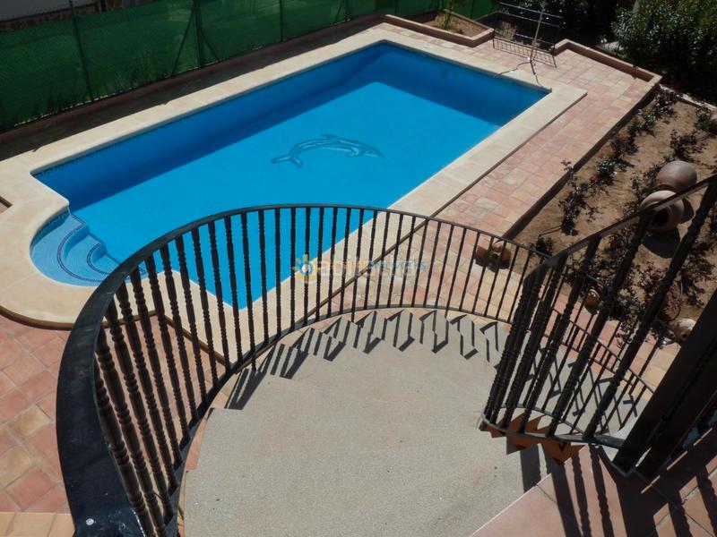 Foto fd371bcb-3412-41fb-ad49-b89db360b4e8. Chalet avec cheminée chauffage parking piscine dans Font d´en Carròs (la)