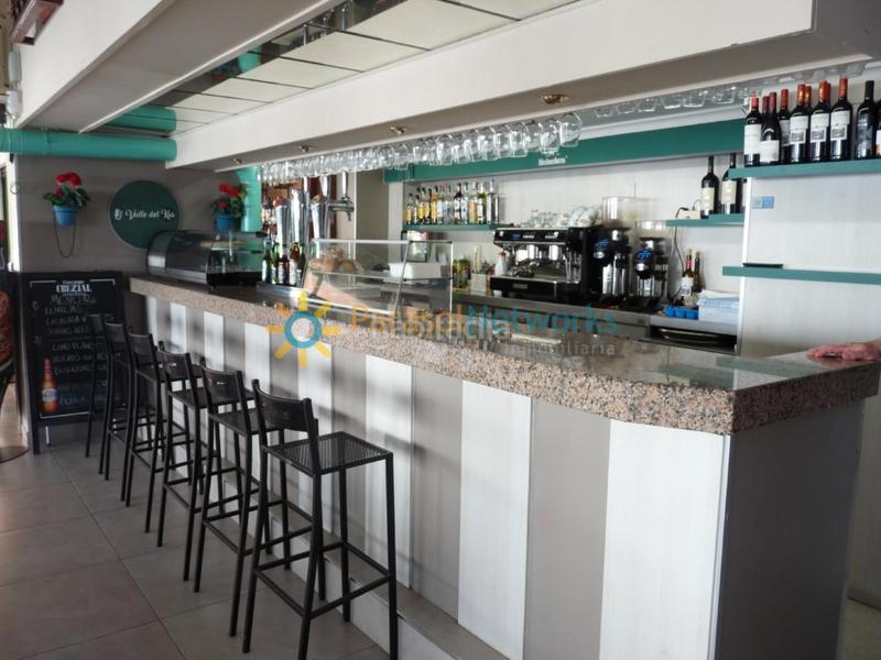 Foto 49840abe-e8f8-4ad9-a63e-3e972c0baec6. Locale commerciale in carrer del mar 30 in Piles