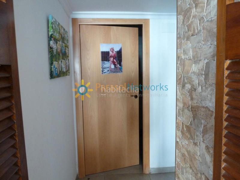 Foto 524ba46e-e930-4982-8b80-d46365be7c9e. Locale commerciale in carrer del mar 30 in Piles