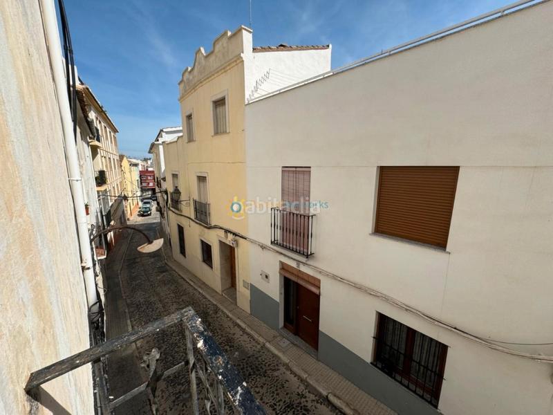 Foto bd4488dc-6055-47b3-82f5-29629a36b209. Casa aparellada amb xemeneia a Oliva pueblo Oliva