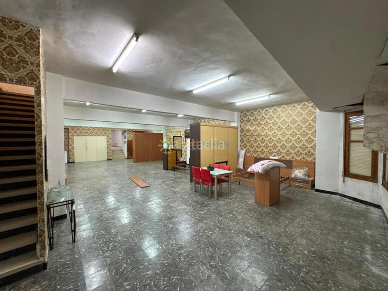 Foto c9657c6b-4d3f-49f5-aebc-a7abc32dd22e. Local comercial propiedad con gran potencial en Simat de la Valldigna