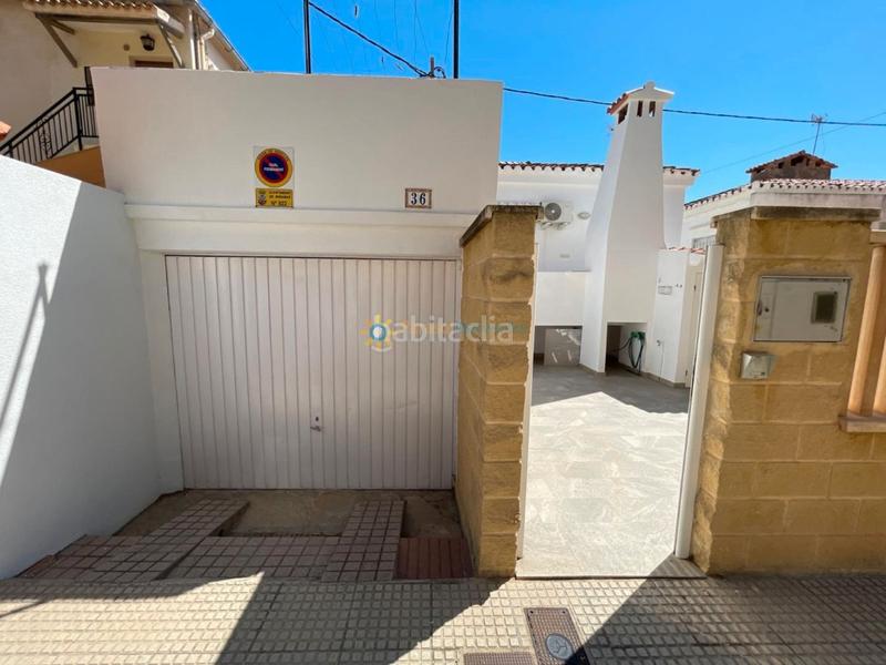 Foto 3c7bfa1b-f345-4dd9-a60d-eedda9812a9e. Lloguer casa adossada amb xemeneia aparcament a Miramar