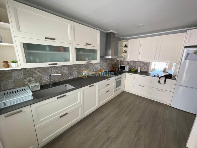 Foto a29f4c81-f301-4d9d-97b7-6ed41b65213a. Lloguer casa adossada amb xemeneia aparcament a Miramar