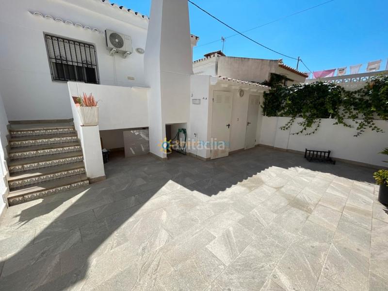 Foto ac6f54aa-8435-4e4d-9830-e3c572258a81. Lloguer casa adossada amb xemeneia aparcament a Miramar