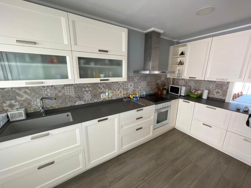 Foto ec0a7c4c-ba6b-4291-aa71-363e22e75efc. Lloguer casa adossada amb xemeneia aparcament a Miramar