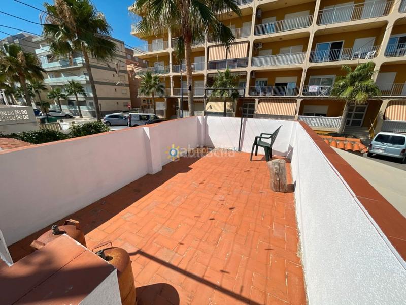 Foto 3eaa5d99-77f8-4dae-87a8-2de77b7a8689. Rent semi detached house with fireplace parking in Miramar