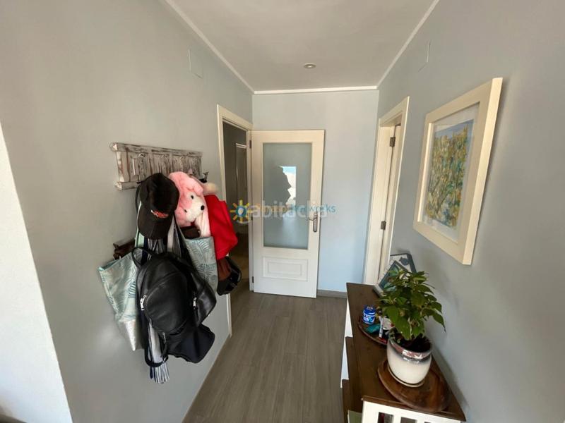 Foto 4f17a673-e3da-4907-9b93-5318d78265d8. Rent semi detached house with fireplace parking in Miramar