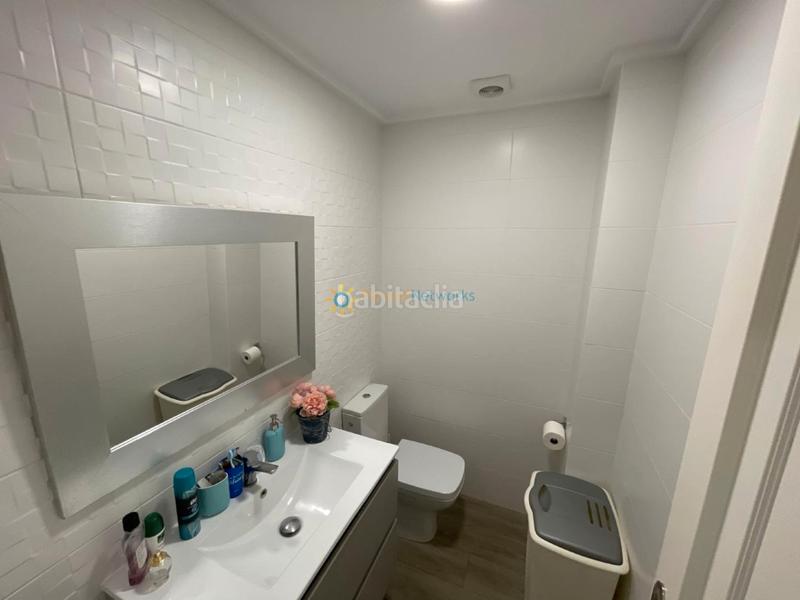 Foto 87cb09fc-b0f2-45be-87b8-9aac4a02885a. Rent semi detached house with fireplace parking in Miramar