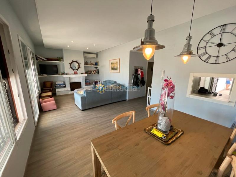 Foto 89aab5f1-efea-40ae-84cf-bc9d655265bf. Rent semi detached house with fireplace parking in Miramar