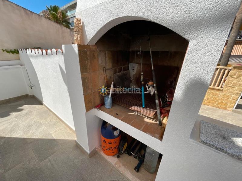 Foto a917618a-87a1-4c1d-a8c5-e9e32e78af2c. Rent semi detached house with fireplace parking in Miramar