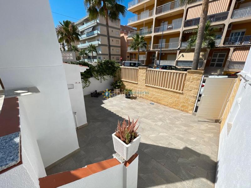 Foto b743a9ad-a6b2-45ba-847f-cc74b70d2685. Rent semi detached house with fireplace parking in Miramar