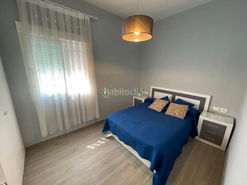 Foto be2ac79f-9f9f-4a4d-b601-9c8a346aa0ad. Rent semi detached house with fireplace parking in Miramar