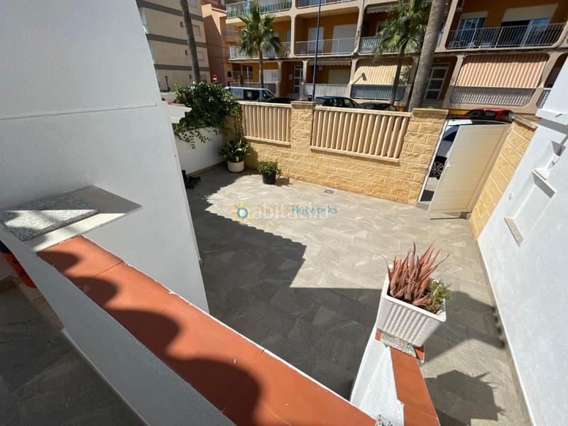 Foto de0f19ca-8f3c-4f00-b021-befe6d6174ad. Rent semi detached house with fireplace parking in Miramar