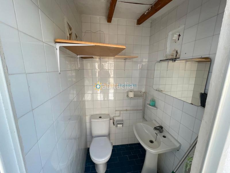 Foto e0d587db-a04a-4666-b42a-79bc7919f0b0. Rent semi detached house with fireplace parking in Miramar