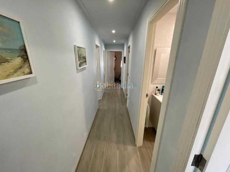 Foto e46728b2-2c7b-48a8-a98b-1a0e55ba3888. Rent semi detached house with fireplace parking in Miramar