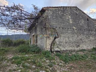 Masia a Vilallonga / Villalonga. Casa de campo con gran potencial