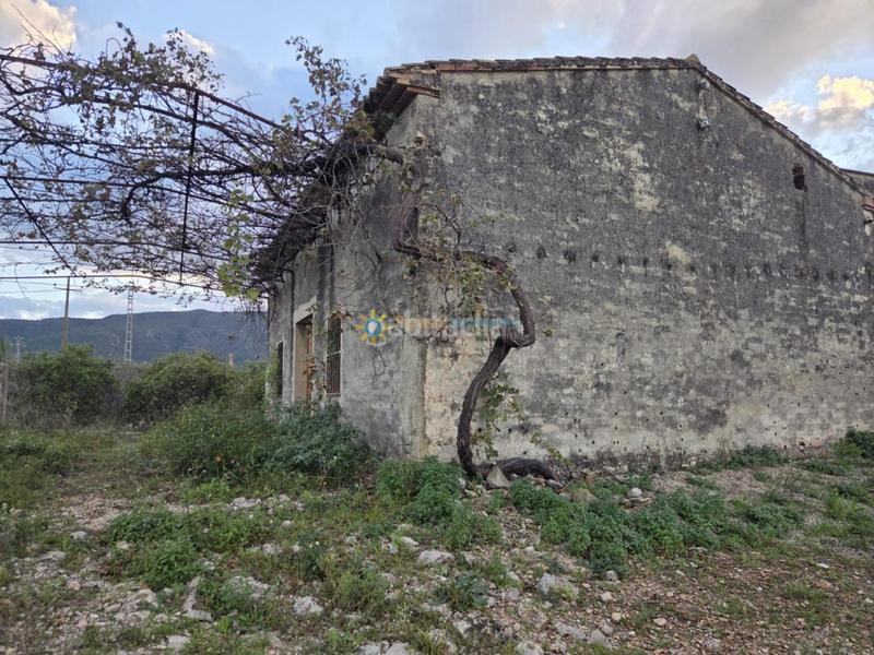 Foto 5b4aafe8-a0df-4ff8-9b1a-ef0621d8f04d. Masía casa de campo con gran potencial en Villalonga