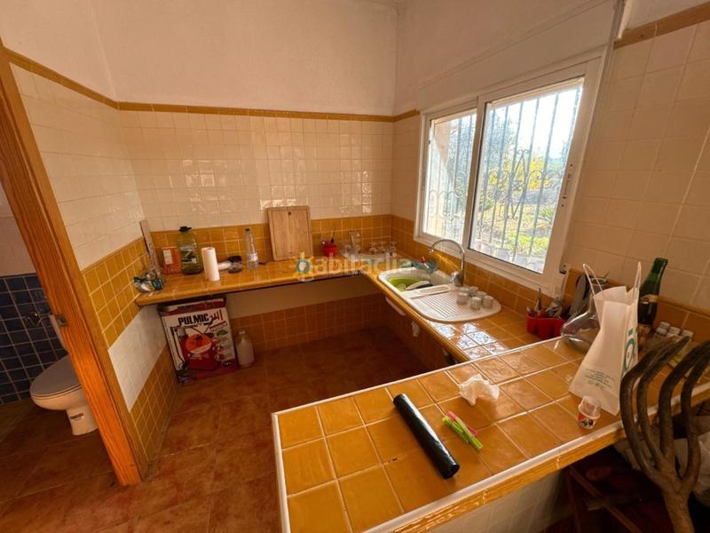 Foto 2dfbe7d2-a36f-4173-8e1e-7c1bfb41b0dc. Masia amb xemeneia aparcament a Palomar