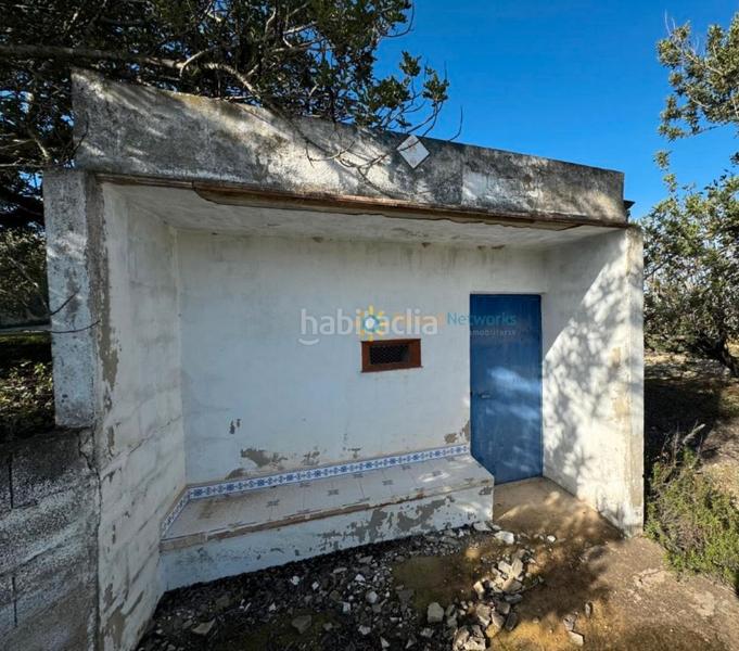 Foto 3dac8cb0-5663-4e06-ab67-e70538bec275. Masia amb xemeneia aparcament a Palomar