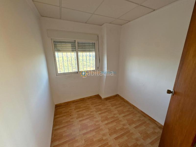 Foto e6e70387-4df4-451a-a377-4a0ab4b58601. Masia amb xemeneia aparcament a Palomar