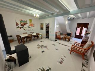 Casa a Oliva Pueblo. Casa situada en oliva destaca por su diseño único