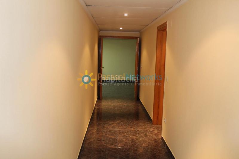 Foto ea98f2b2-5eba-4c0f-939f-df3f17d9cee4. Location bureau dans Oliva pueblo Oliva