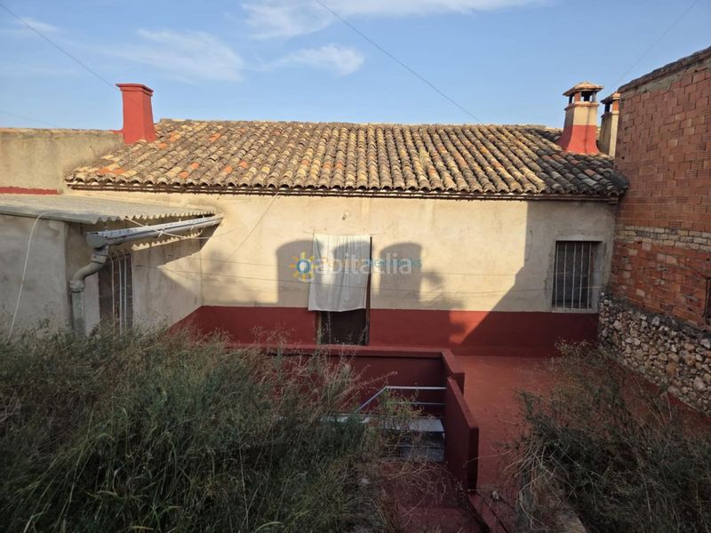 Foto 01572b00-3714-4180-8202-ee08df0a257a. Casa aparellada amb xemeneia a Sumacàrcer