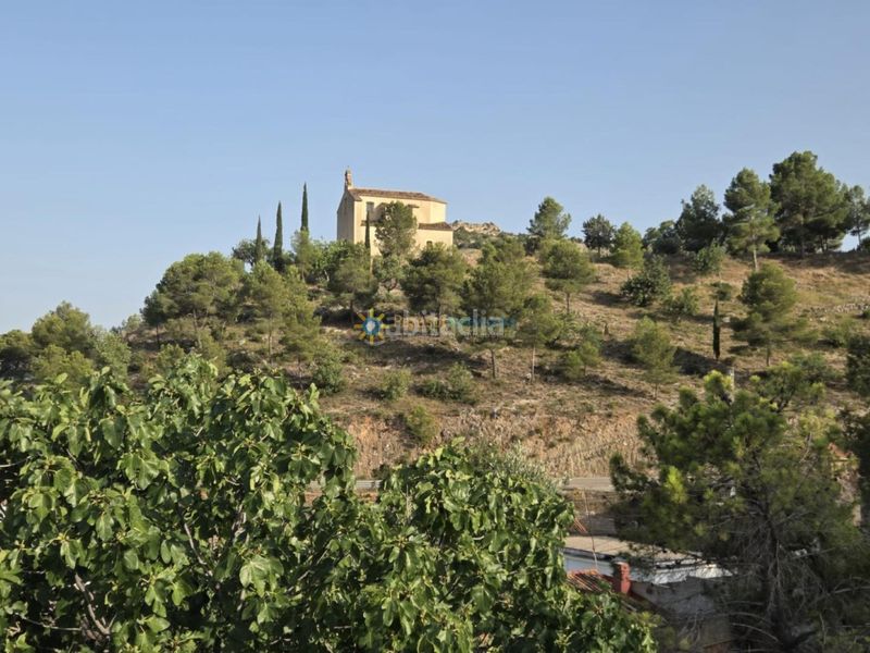 Foto 13a78b9f-1a16-4162-ac7f-68d7680dad1e. Casa aparellada amb xemeneia a Sumacàrcer