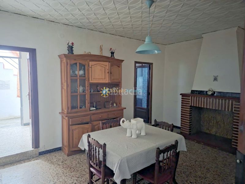 Foto 49724730-cf0b-40ba-b8a5-cc649a90a6de. Casa aparellada amb xemeneia a Sumacàrcer