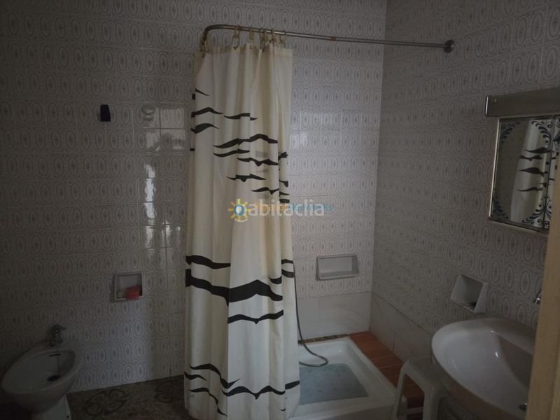 Foto a8e3bf7b-d942-4fd3-a190-791ad32570ca. Casa aparellada amb xemeneia a Sumacàrcer