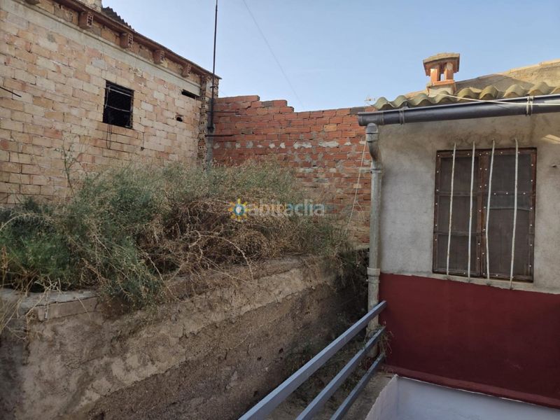 Foto ad4fa973-4312-43e1-9928-80bb304b148a. Casa aparellada amb xemeneia a Sumacàrcer