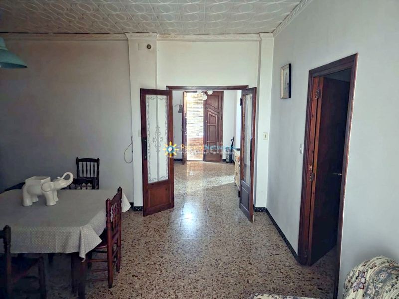Foto fbd11607-25a2-4fe1-a976-39e925112a46. Casa aparellada amb xemeneia a Sumacàrcer