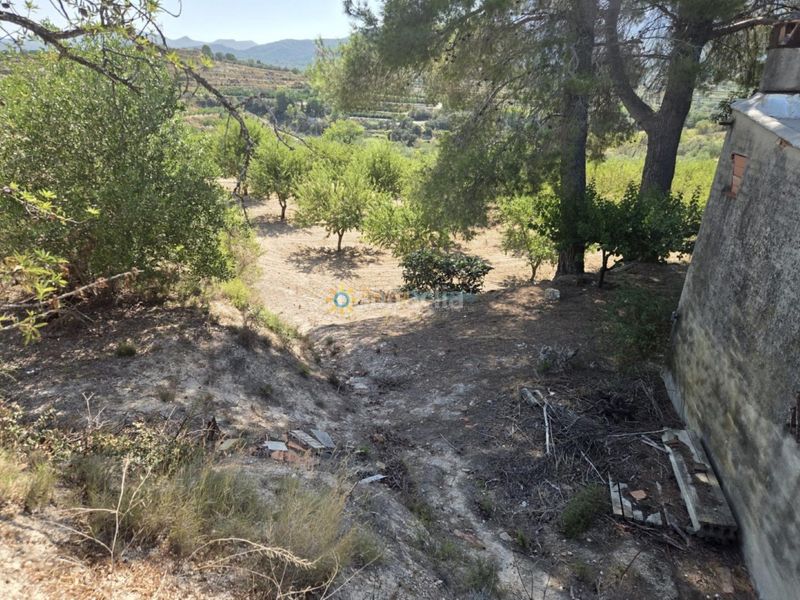 Foto fbf9781e-7697-4f87-b611-3e07296663a9. Masia amb xemeneia a Bèlgida