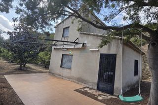 Xalet a Alfauir. Casa de campo con gran potencial situada a tan solo 1 km de alfa