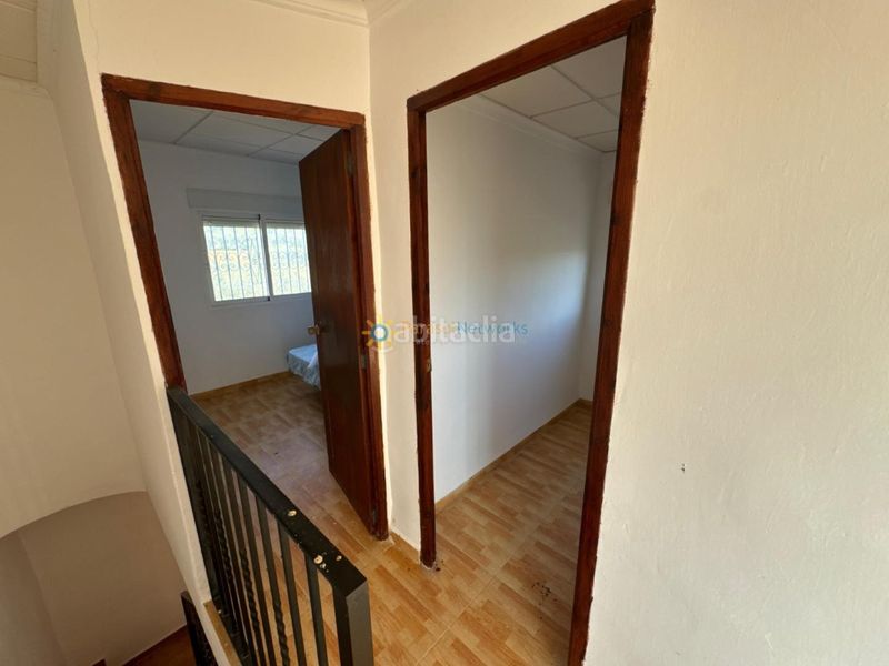 Foto 7a8a3888-0fe5-4b72-8659-637601f579e7. Masia amb xemeneia aparcament a Palomar