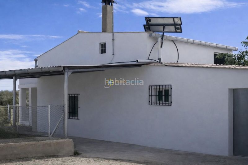 Foto fac75968-d646-4923-b0ed-fd5ce9b52f24. Masia amb xemeneia aparcament piscina a Bufali