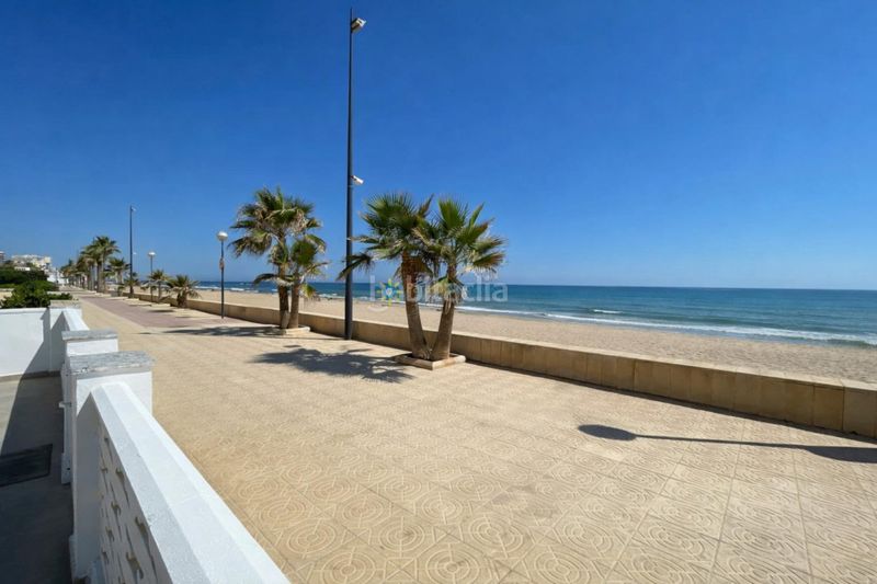 Foto da948206-97b5-491b-9485-68650828bbc6. Xalet amb xemeneia aparcament a Miramar