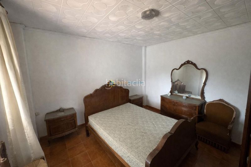 Foto b4281cdc-5a54-493e-9718-00dabeb46523. Masia amb xemeneia aparcament a Benicolet