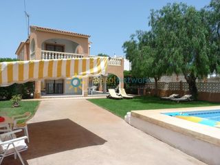 Rent Chalet in Oliva Playa. Alquiler de septiembre a junio