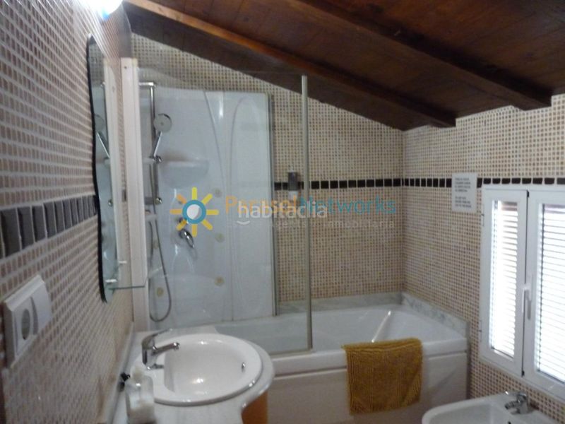 Foto 41f7c3ac-62d5-42a1-9cb1-63b1194613ac. Edificio con piscina in Palomar