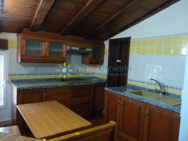 Foto 4527d5d6-8d7d-42e6-bedf-376b46ffb773. Edificio con piscina in Palomar