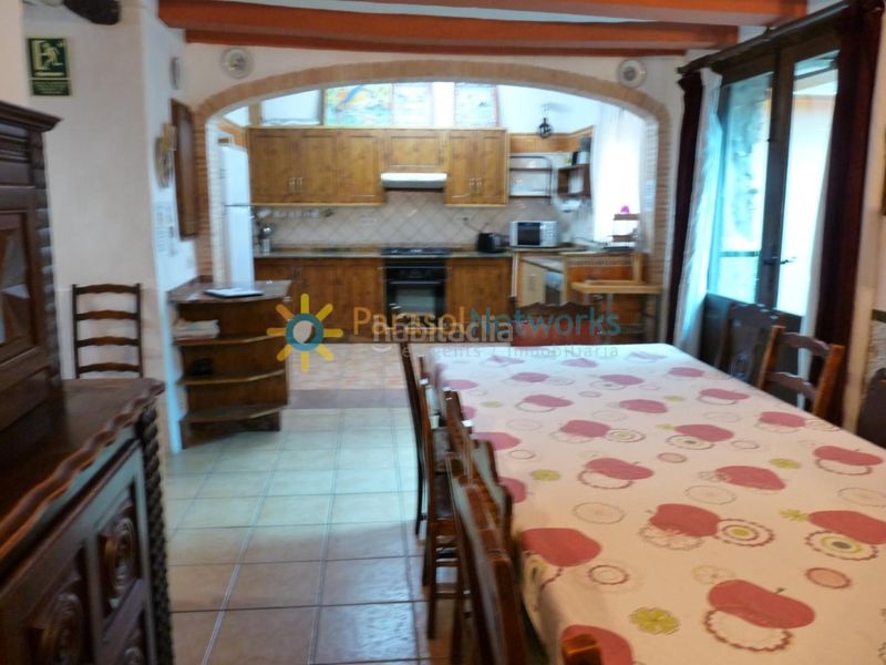 Foto 50b5b58a-dcdd-4287-a775-436cc3b265fc. Edificio con piscina in Palomar