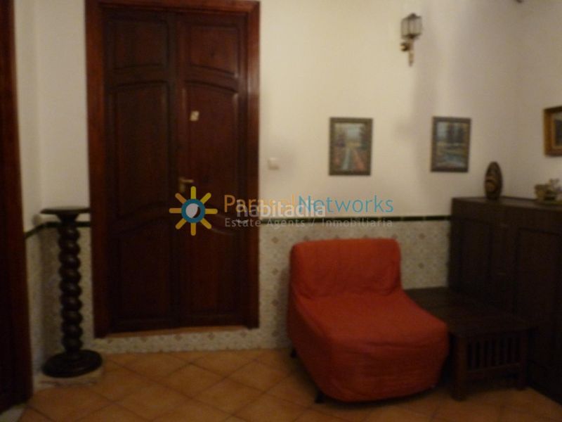 Foto e5cf12f4-3a01-4da6-b182-0d114b8b3c48. Edificio con piscina in Palomar