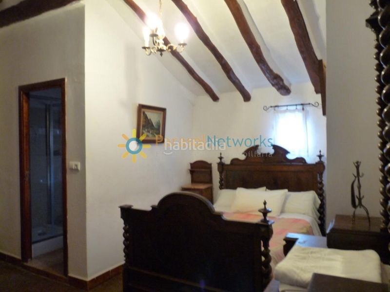 Foto f6d9afe0-8803-4f50-bd0a-de5e149585a2. Edificio con piscina in Palomar